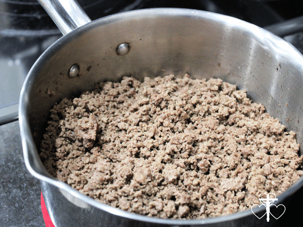 Picture of a pan of cooked ground beef.