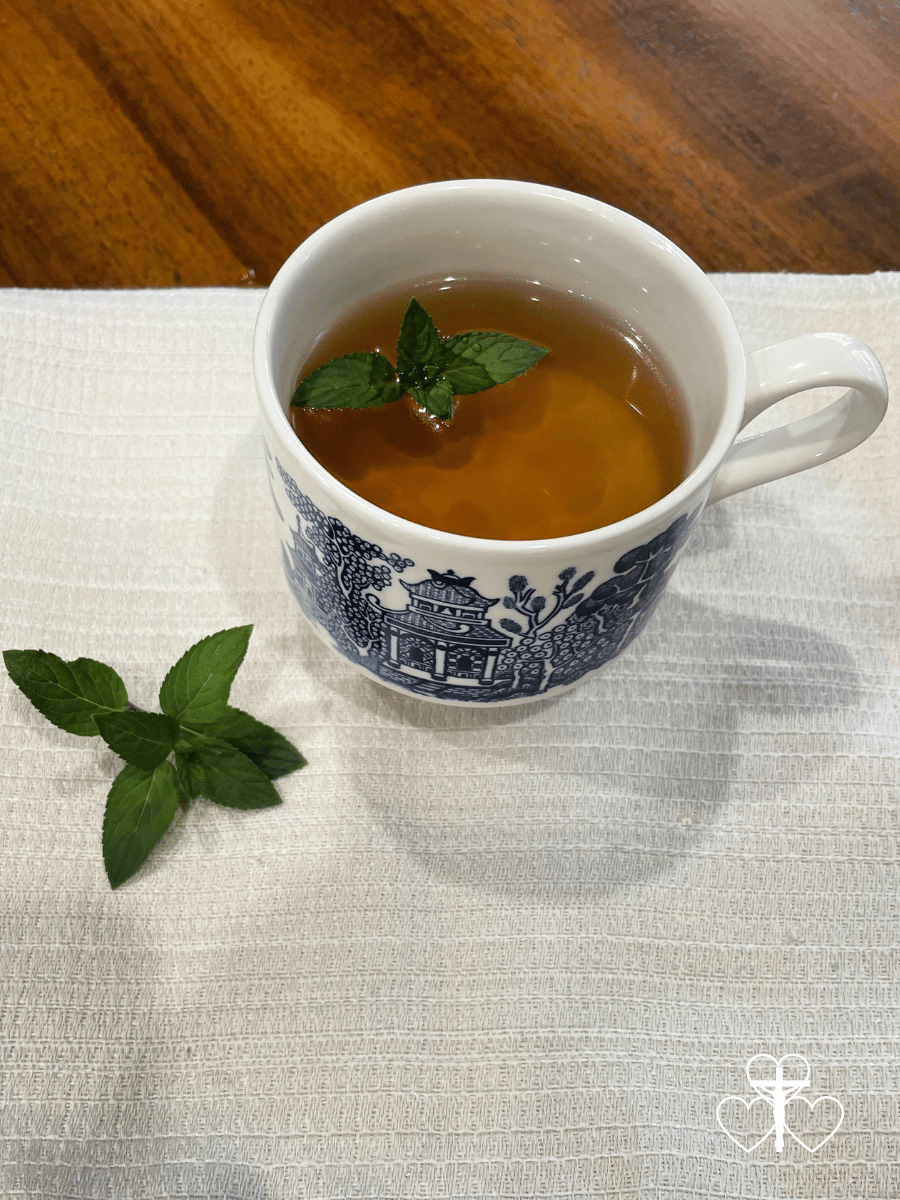 The Perfect, Easy Peppermint Tea - Three Hearts' Homestead